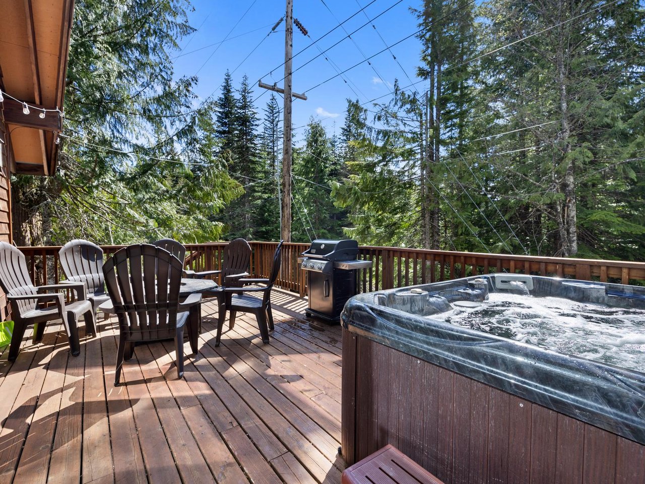 Govy Alpine Getaway Back Deck