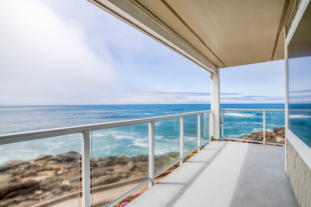 Whale Watcher's Getaway -103