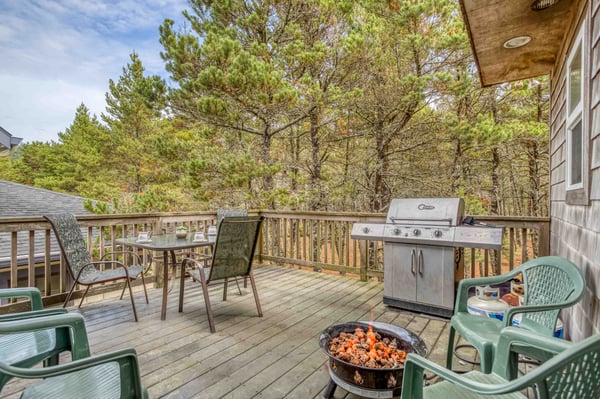 Deck and BBQ and Fireplace