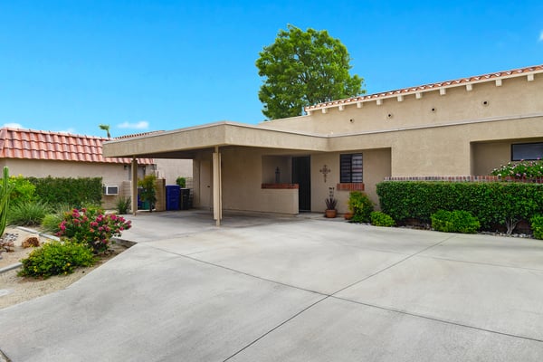 FRONT OF HOME.jpg mls