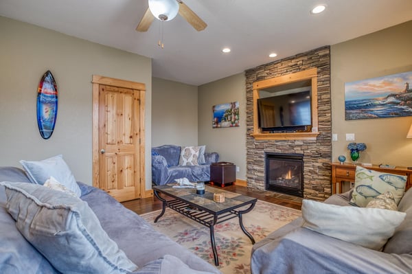 Cozy living room with plenty of seating