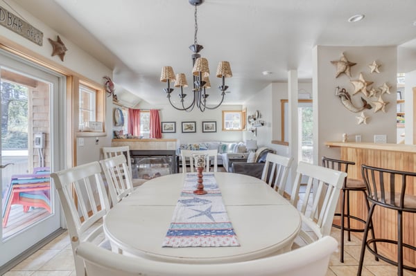 Spacious Dining Area