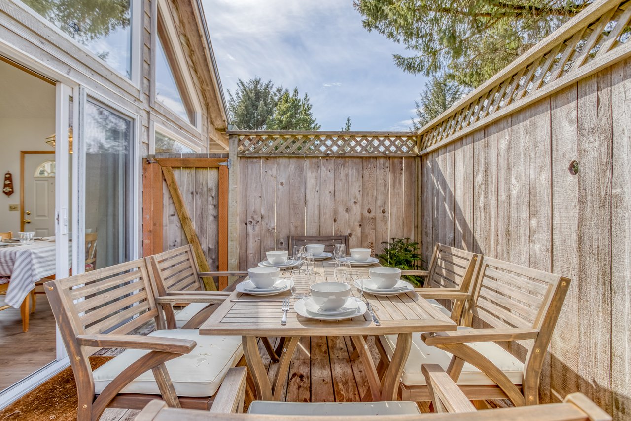 Outdoor Patio with great seating