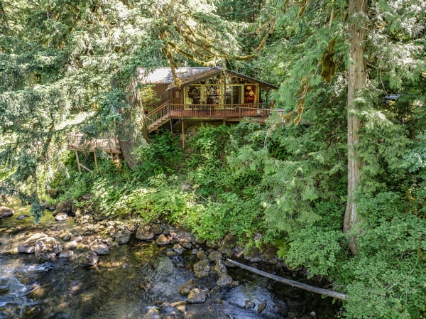 Bear River Retreat- Riverfront cabin