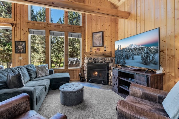 Cinnamon Chalet- Fireplace