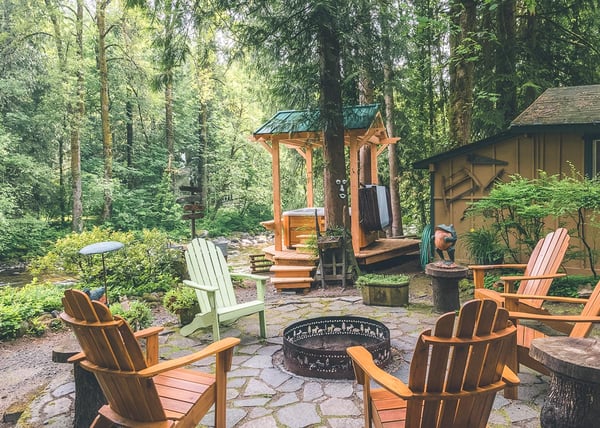 Dream Catcher Cabin-Outside Firepit facing hot tub