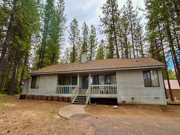 Kiera's Cabin Black Butte Ranch- Front