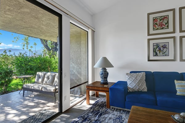 LIVING ROOM TO SURROUNDING MOUNTIAN VIEWS