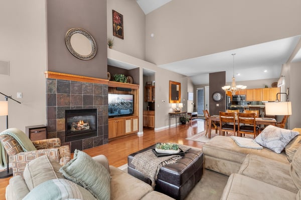 2 Bedroom Condo Eagle Crest- Open Concept