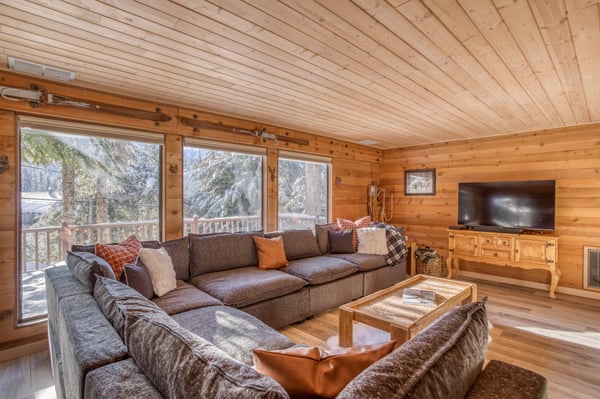 Silent Rock Retreat Living Room