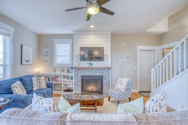 Living Room with fireplace