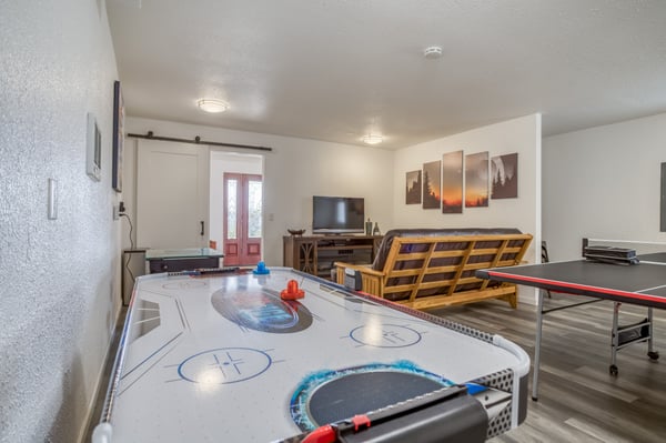 Air Hockey, Bungalow by the Bay