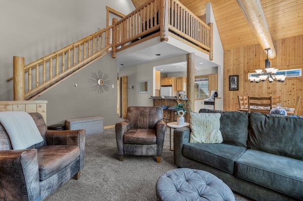 Cinnamon Chalet- Loft and bedroom upstairs