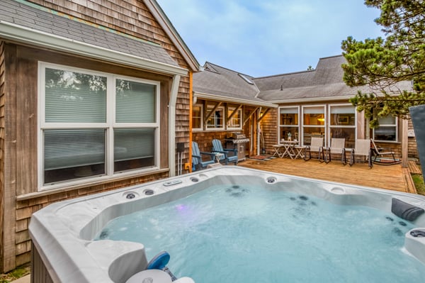 Back Yard- Hot Tub