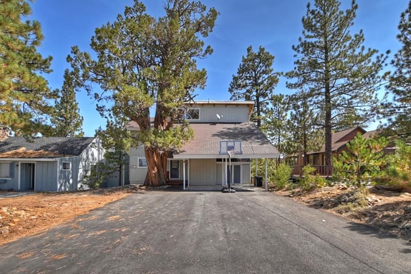 Level parking for 3 cars