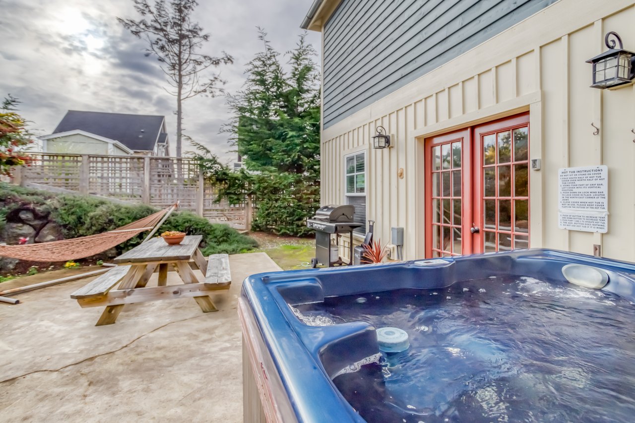 Hot Tub and Outdoor Seating