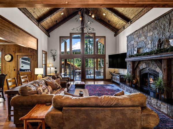 Snowed Inn Great Room Mt Hood Views