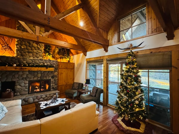 Deschutes Dream Lodge - Christmas Living Room