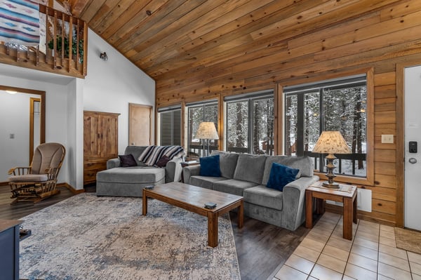 Kiera's Cabin Black Butte Ranch-Living Room