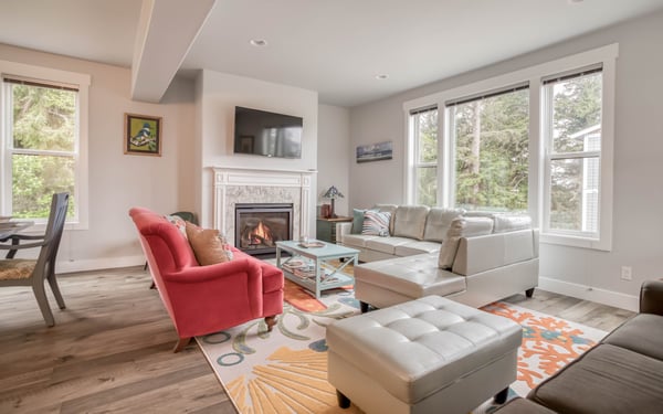 Living Room with fireplace