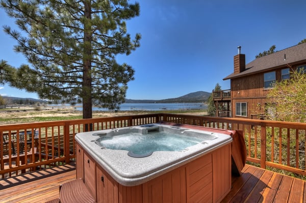 Hot Tub with Lakeview
