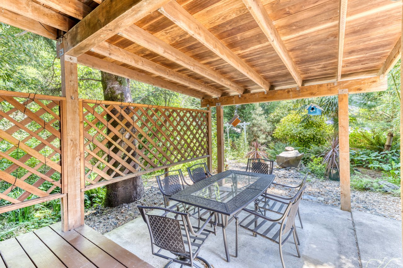 Outside Covered seating with table